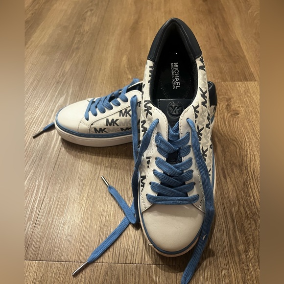 GREAT CONDITION! FREE SHIPPING! Michael Kors Sneakers - Picture 1 of 4